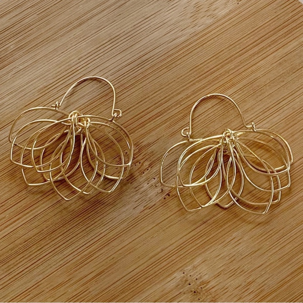 NWT Gold Lotus Wire Earrings – Lightweight Boho Floral Hoops - Picture 2 of 8